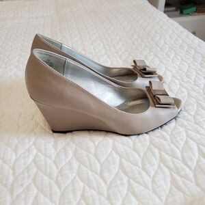Minimalist Grey Platform heel.(wide fit)